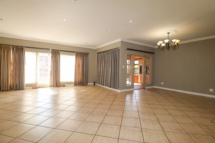 To Let 3 Bedroom Property for Rent in Flamwood North West